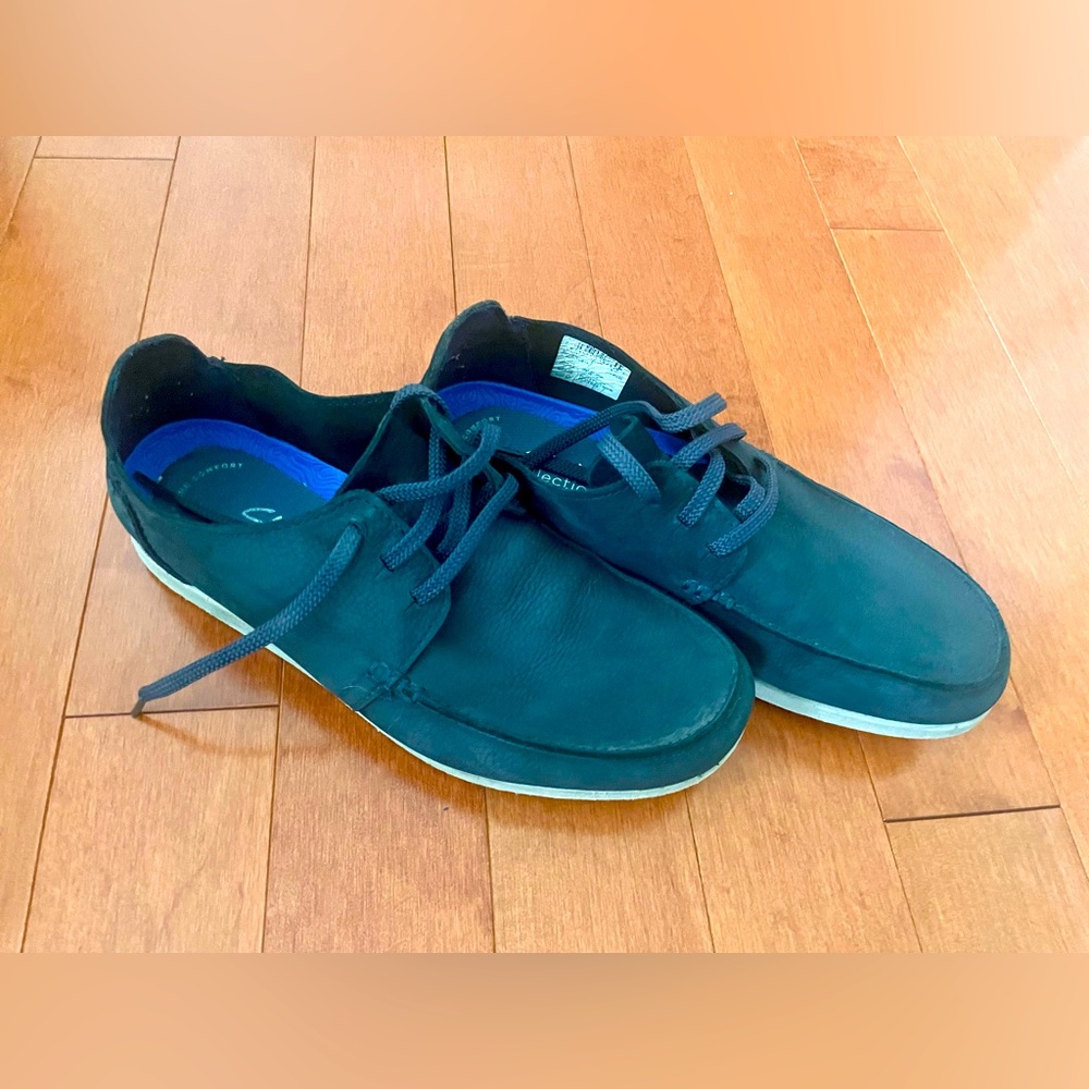 Used Clark’s chukka navy suede classic sneaker size 8.5